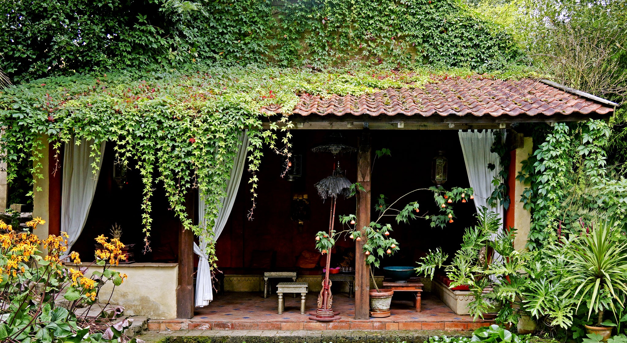 2019 Patio Decor Trends – Boho Patio Pillows